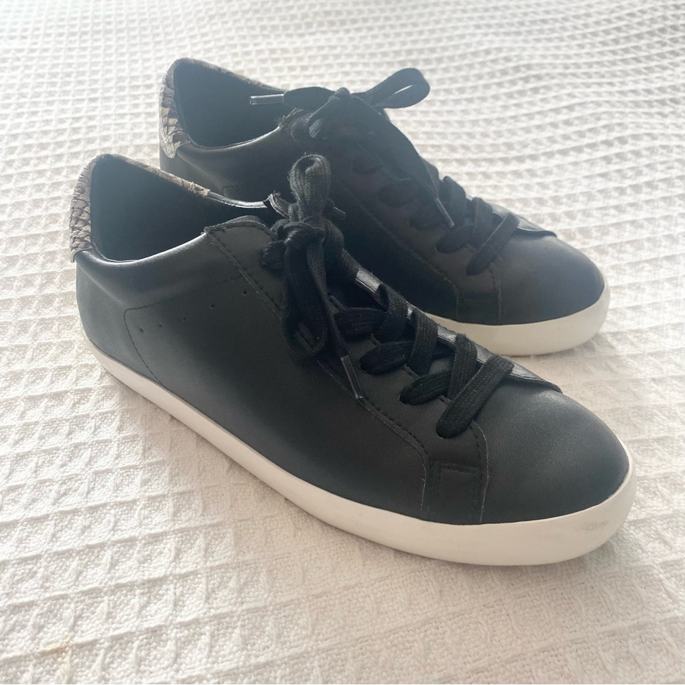 Banana Republic black leather snakeskin detail sneakers size 7.5